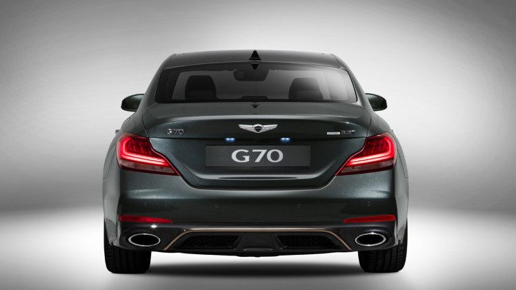 Op de autoshow van Dubai heeft het luxemerk van Hyundai, Genesis, de nieuwe G70 onthuld, een D-segment sedan.