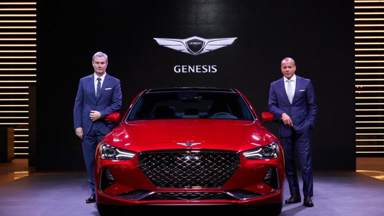 Op de autoshow van Dubai heeft het luxemerk van Hyundai, Genesis, de nieuwe G70 onthuld, een D-segment sedan.