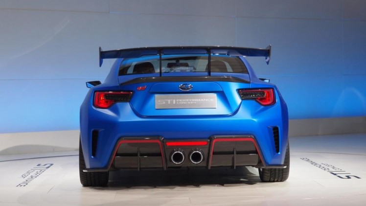 Subaru BRZ STI Concept toont een BRZ sportauto met ballen.