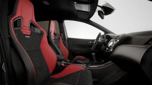 Jawel, ook van de Nissan Pulsar komt een hete versie. Grote kans dat de Pulsar Nismo in Parijs zijn gezicht laat zien. De auto is namelijk reeds gesnapt en op de gevoelige plaat vastgelegd.