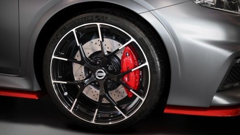 Jawel, ook van de Nissan Pulsar komt een hete versie. Grote kans dat de Pulsar Nismo in Parijs zijn gezicht laat zien. De auto is namelijk reeds gesnapt en op de gevoelige plaat vastgelegd.