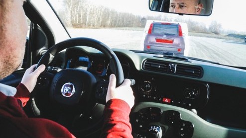 Test Fiat City Brake Control. Fiat levert als een van de weinige merken een optioneel noodremsysteem voor in de stad en fileverkeer. Verkrijgbaar op de Panda en 500L.