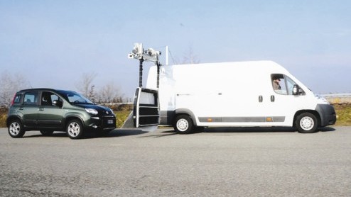 Test Fiat City Brake Control. Fiat levert als een van de weinige merken een optioneel noodremsysteem voor in de stad en fileverkeer. Verkrijgbaar op de Panda en 500L.