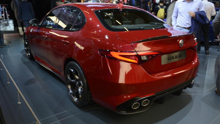 Gewone uitvoeringen van Alfa Romeo Giulia krijgen de beschikking over vier- en zescilinder motoren met 135 tot 340 pk.