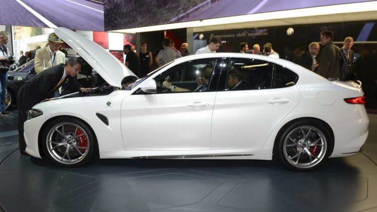 Gewone uitvoeringen van Alfa Romeo Giulia krijgen de beschikking over vier- en zescilinder motoren met 135 tot 340 pk.