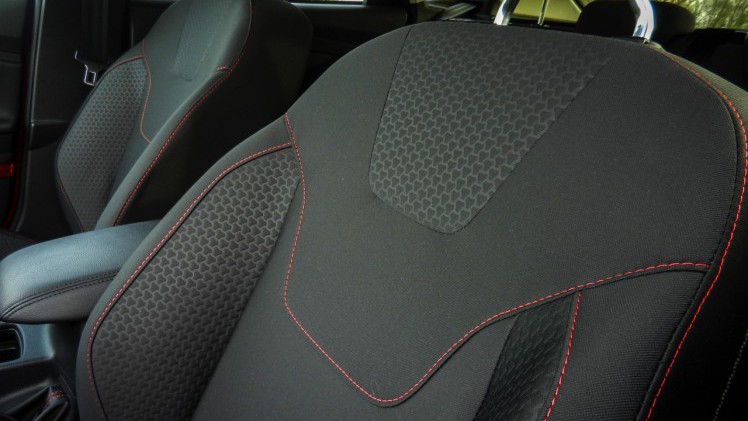 Autotest Ford Focus Red Edition 1.5 EcoBoost 150 pk, de visueel sportieve Focus met net dat extra beetje design. In zwart is deze uitvoering er als Black Edition.