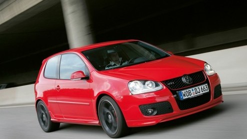 Volkswagen komt met informatie naar buiten over de speciale GTI en over de Crossgolf. Beide modellen zijn vanaf nu te bestellen bij de dealers.