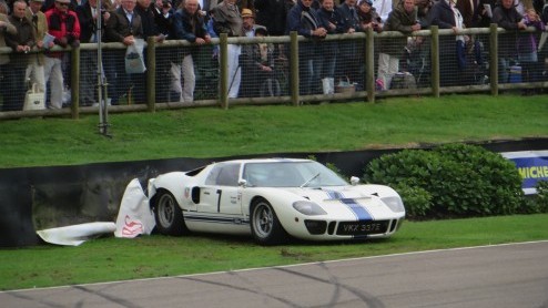 Goodwood Revival, een legendarisch evenement op Brits landgoed, terug in de tijd met passende kleding en waanzinnige, klassieke auto's. Alle reden om naar Goodwood Revival 2014 te gaan!
