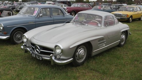 Goodwood Revival, een legendarisch evenement op Brits landgoed, terug in de tijd met passende kleding en waanzinnige, klassieke auto's. Alle reden om naar Goodwood Revival 2014 te gaan!