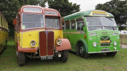Goodwood Revival, een legendarisch evenement op Brits landgoed, terug in de tijd met passende kleding en waanzinnige, klassieke auto's. Alle reden om naar Goodwood Revival 2014 te gaan!