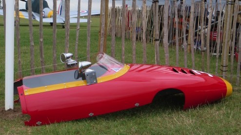 Goodwood Revival, een legendarisch evenement op Brits landgoed, terug in de tijd met passende kleding en waanzinnige, klassieke auto's. Alle reden om naar Goodwood Revival 2014 te gaan!