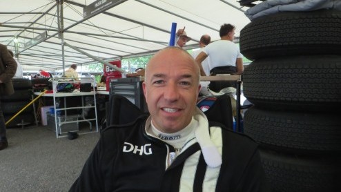 Goodwood Revival, een legendarisch evenement op Brits landgoed, terug in de tijd met passende kleding en waanzinnige, klassieke auto's. Alle reden om naar Goodwood Revival 2014 te gaan!