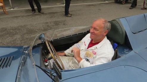 Goodwood Revival, een legendarisch evenement op Brits landgoed, terug in de tijd met passende kleding en waanzinnige, klassieke auto's. Alle reden om naar Goodwood Revival 2014 te gaan!