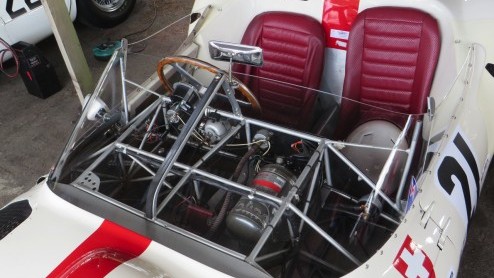 Goodwood Revival, een legendarisch evenement op Brits landgoed, terug in de tijd met passende kleding en waanzinnige, klassieke auto's. Alle reden om naar Goodwood Revival 2014 te gaan!