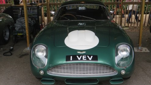 Goodwood Revival, een legendarisch evenement op Brits landgoed, terug in de tijd met passende kleding en waanzinnige, klassieke auto's. Alle reden om naar Goodwood Revival 2014 te gaan!