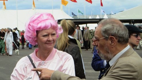 Goodwood Revival, een legendarisch evenement op Brits landgoed, terug in de tijd met passende kleding en waanzinnige, klassieke auto's. Alle reden om naar Goodwood Revival 2014 te gaan!