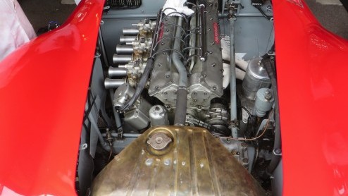 Goodwood Revival, een legendarisch evenement op Brits landgoed, terug in de tijd met passende kleding en waanzinnige, klassieke auto's. Alle reden om naar Goodwood Revival 2014 te gaan!