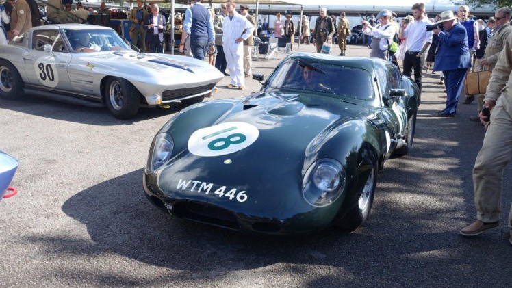 De jaarlijkse Goodwood Revival op het gelijknamige circuit vormt een verzameling bijzondere auto's en mensen waar iedere klassiekerliefhebber graag een keer deel van uitmaakt.
