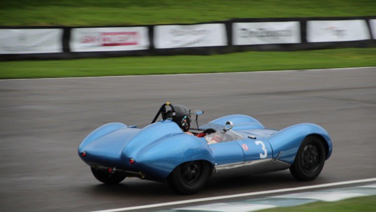 De jaarlijkse Goodwood Revival op het gelijknamige circuit vormt een verzameling bijzondere auto's en mensen waar iedere klassiekerliefhebber graag een keer deel van uitmaakt.