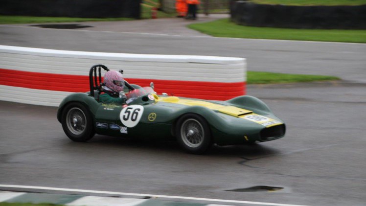 De jaarlijkse Goodwood Revival op het gelijknamige circuit vormt een verzameling bijzondere auto's en mensen waar iedere klassiekerliefhebber graag een keer deel van uitmaakt.