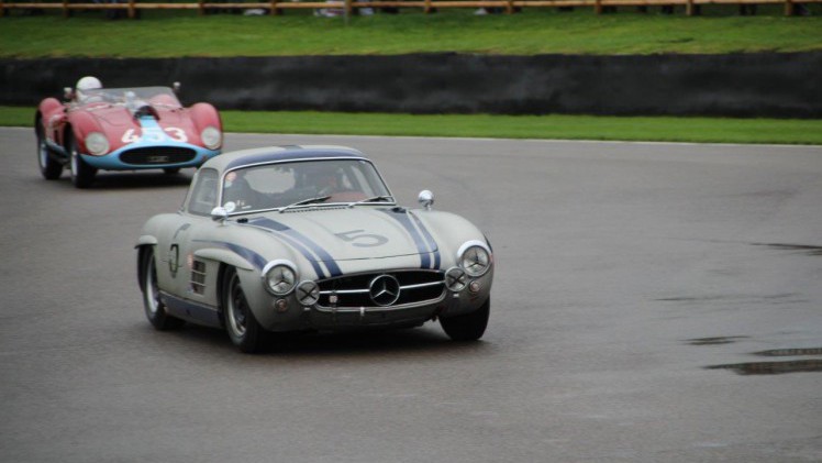 De jaarlijkse Goodwood Revival op het gelijknamige circuit vormt een verzameling bijzondere auto's en mensen waar iedere klassiekerliefhebber graag een keer deel van uitmaakt.