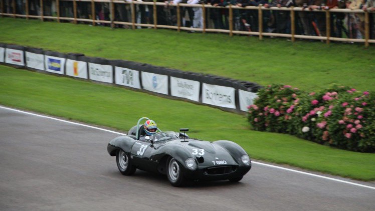 De jaarlijkse Goodwood Revival op het gelijknamige circuit vormt een verzameling bijzondere auto's en mensen waar iedere klassiekerliefhebber graag een keer deel van uitmaakt.
