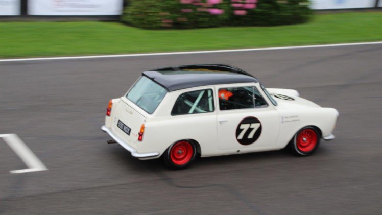 De jaarlijkse Goodwood Revival op het gelijknamige circuit vormt een verzameling bijzondere auto's en mensen waar iedere klassiekerliefhebber graag een keer deel van uitmaakt.