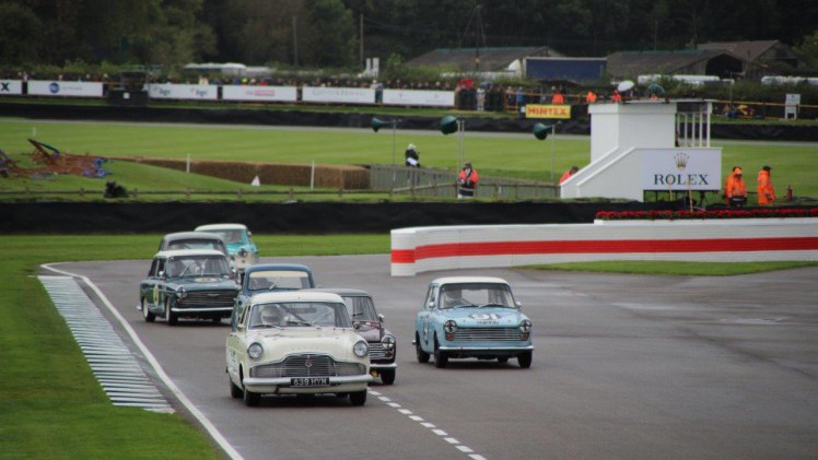 De jaarlijkse Goodwood Revival op het gelijknamige circuit vormt een verzameling bijzondere auto's en mensen waar iedere klassiekerliefhebber graag een keer deel van uitmaakt.
