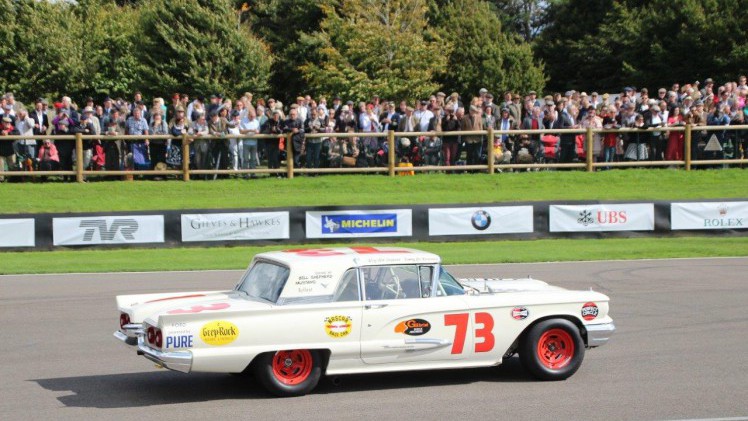 De jaarlijkse Goodwood Revival op het gelijknamige circuit vormt een verzameling bijzondere auto's en mensen waar iedere klassiekerliefhebber graag een keer deel van uitmaakt.