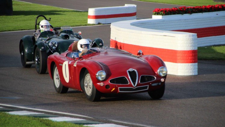 De jaarlijkse Goodwood Revival op het gelijknamige circuit vormt een verzameling bijzondere auto's en mensen waar iedere klassiekerliefhebber graag een keer deel van uitmaakt.