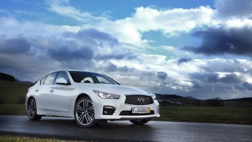Infiniti Q50 nu leverbaar vanaf 35.900 euro. Automatische transmissie altijd zonder meerprijs.