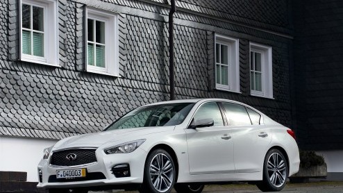 Infiniti Q50 nu leverbaar vanaf 35.900 euro. Automatische transmissie altijd zonder meerprijs.