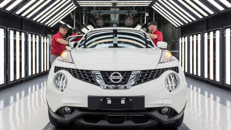 Nieuwe Nissan Juke in de maak,terwijl crossover concept op IAA Frankfurt wordt gepresenteerd.