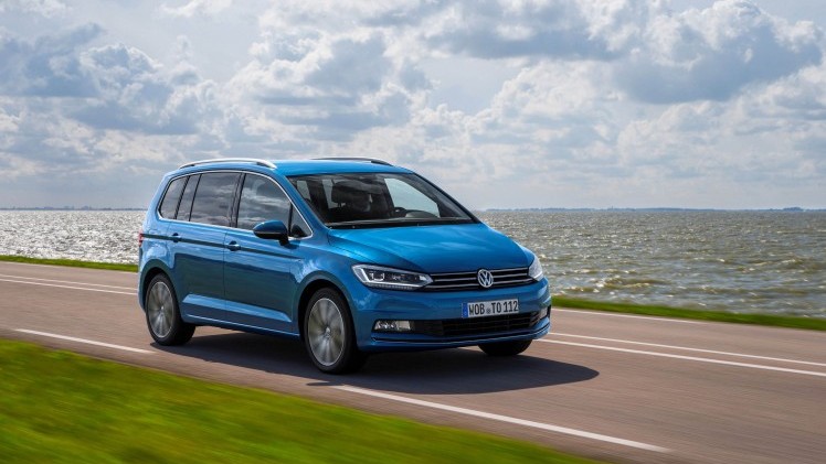 Volkswagen Touran 1.6 TDI met DSG en 20% bijtelling geprijsd.