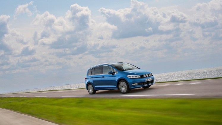 Volkswagen Touran 1.6 TDI met DSG en 20% bijtelling geprijsd.