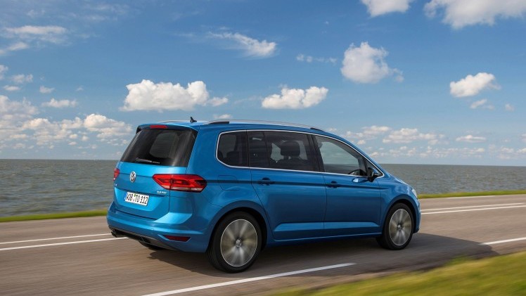 Volkswagen Touran 1.6 TDI met DSG en 20% bijtelling geprijsd.