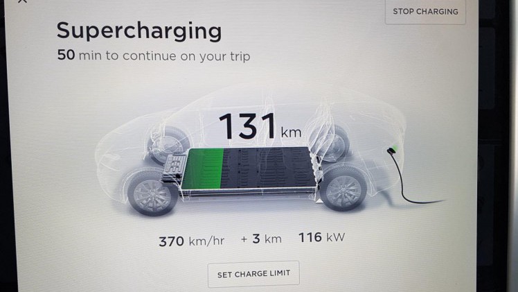 Tesla heeft een prachtig en efficient netwerk van snelladers waarmee het maken van lange reizen geen enkel probleem vormt in een groot deel van Europa.