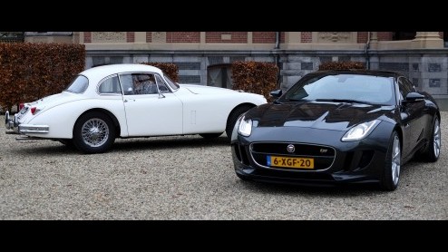 We brengen de Jaguar F-Type V6 S Coup samen met zijn voorvader, de Jaguar XK150. De generatiekloof is duidelijk te voelen, maar in n ding excelleren ze: iedere heer wordt een gentleman in de twee.