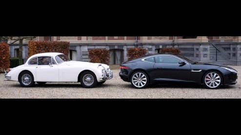 We brengen de Jaguar F-Type V6 S Coup samen met zijn voorvader, de Jaguar XK150. De generatiekloof is duidelijk te voelen, maar in n ding excelleren ze: iedere heer wordt een gentleman in de twee.