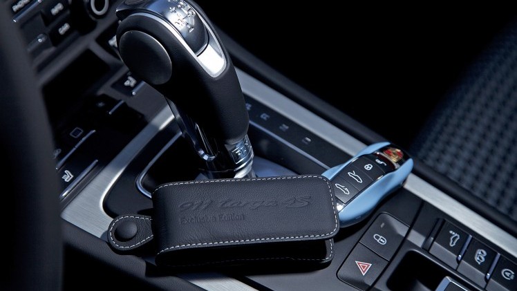 Porsche 911 Targa 4S Exclusive Edition viert 50 jaar 911 targa op AutoRAI 2015. De exclusieve 911 wordt geleverd in een oplage van 15 stuks.