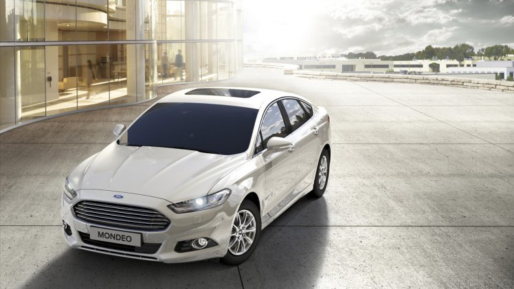 Ford past de prijsstelling van de Mondeo Hybride tijdelijk aan voor particuliere kopers.