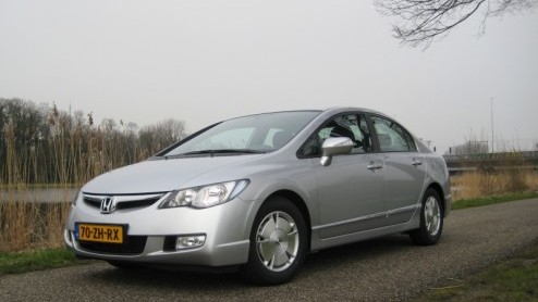 Bijzondere autos zijn vaak te herkennen aan hun excentrieke vormgeving, speciale prijsstelling en technische hoogstand. De uit 1999 daterende Honda Insight hybride was er zo n. Hoewel de nieuwe Hon