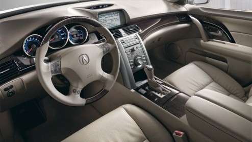 Op de Chicago Auto Show presenteert Honda de vernieuwde Legend. Hun topmodel wordt in Amerika onder de naam Acura RL verkocht, maar de wijzigingen worden gewoon overgenomen. Het gewijzigde front kenme