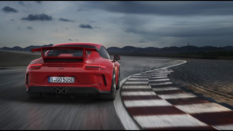 In navolging van de GTS-modellen is het nu de beurt aan de GT3 om een vernieuwing te ondergaan. De grootste wijziging? Er is nu ook een handgeschakelde versie.