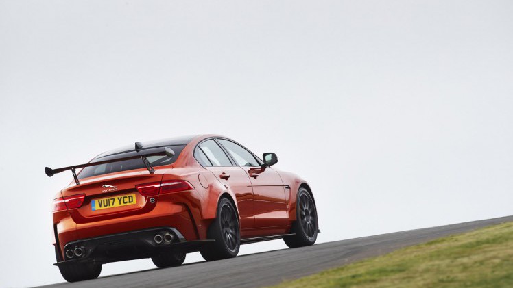 Jaguar bouwt met de hand 300 exemplaren van de XE Project 8.