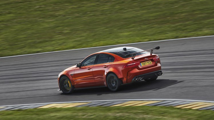 Jaguar bouwt met de hand 300 exemplaren van de XE Project 8.