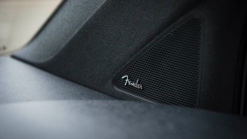 Volkswagen Up krijgt voor 2015 vier centimeter verlaagde gordelbevestigingspunten, opgewaardeerde elektrische raambediening, een extra make-up spiegel en BlueMotion Technologies.