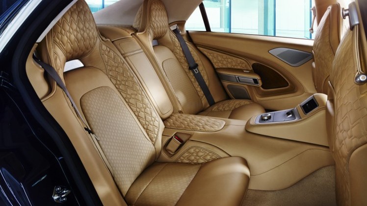 Aston Martin Lagonda Taraf komt ook naar Nederland. Kroymans verwacht drie a vier exemplaren uit te leveren voor een prijs van meer dan 1 miljoen euro per stuk.