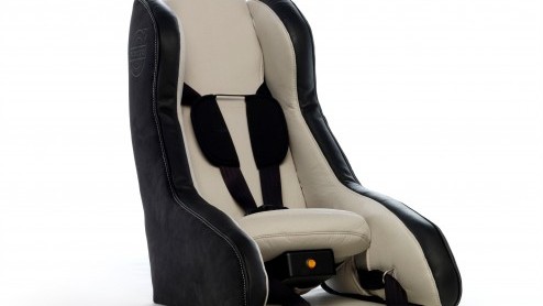 Volvo opblaasbaar kinderzitje in de maak. Volvo heeft een studiemodel van een opblaasbaar kinderzitje gepresenteerd.