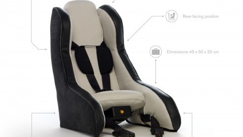 Volvo opblaasbaar kinderzitje in de maak. Volvo heeft een studiemodel van een opblaasbaar kinderzitje gepresenteerd.